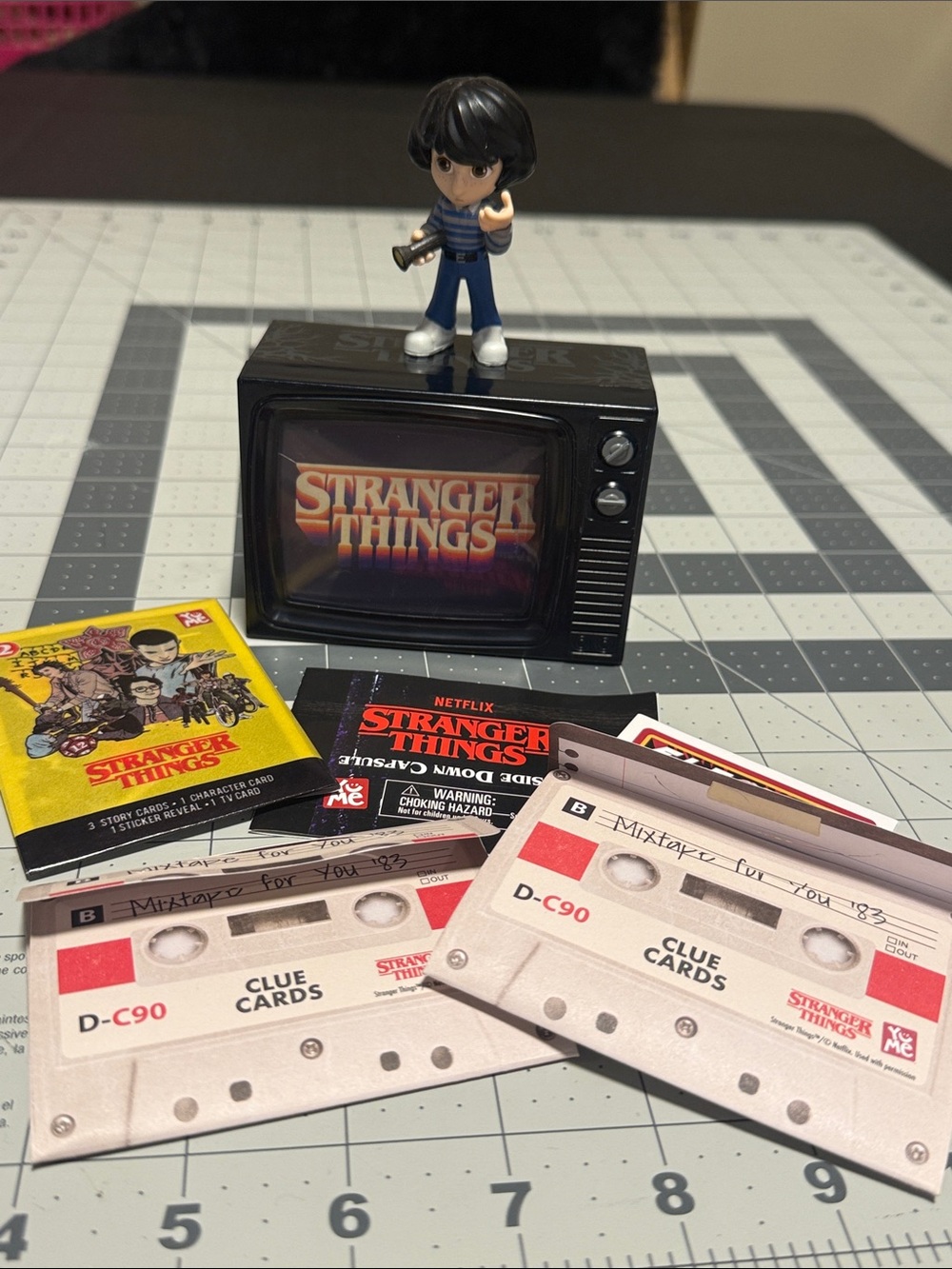 Stranger Things Retro TV Display Playset with Action Figure